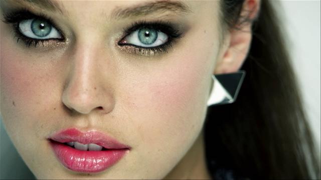 emily-didonato-for-calzedonia-2014-maybelline